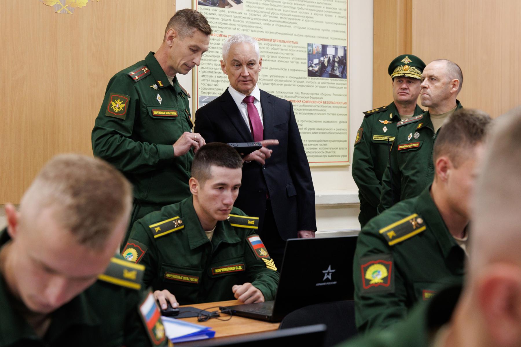 Фото Минобороны опубликовало кадры приезда Андрея Белоусова в Новосибирск: 20 кадров главы военного ведомства 11 - Сиб.ФМ Фото Минобороны опубликовало кадры приезда Андрея Белоусова в Новосибирск: 20 кадров главы военного ведомства 11